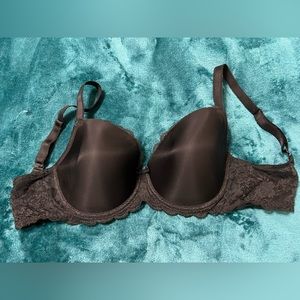Victoria’s Secret black Dream Angels lined demi bra size 34DDD. Gently used.